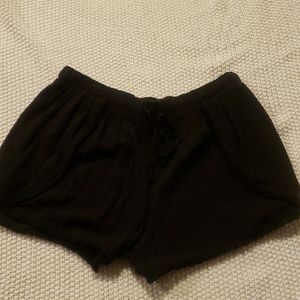 Stretchy string black loose shorts